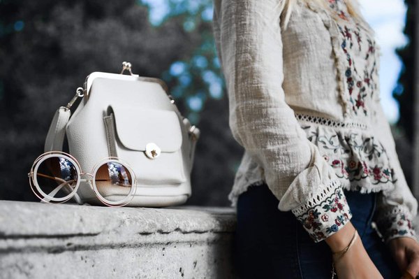How to mix designer and high street fashion effectively?