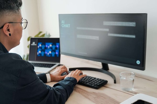 Reimagine online conversing with the power of chatbot technology